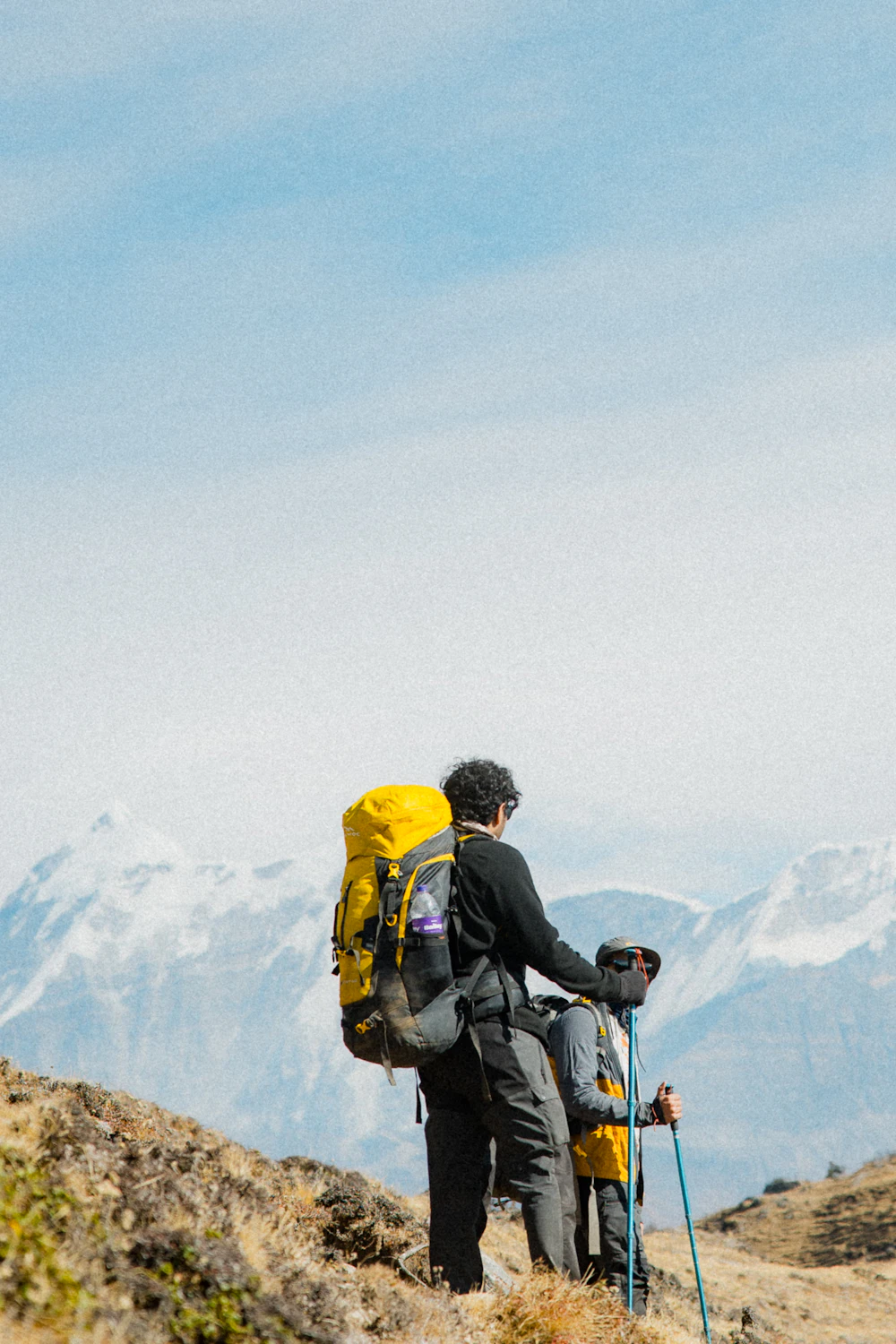 Ridgeborn 32 pack in ochre on a snowy ridge